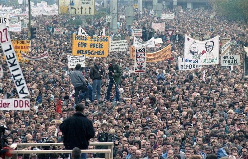 Bundesarchiv Bild 183 1989 1104 437 Berlin Demonstration am 4. November