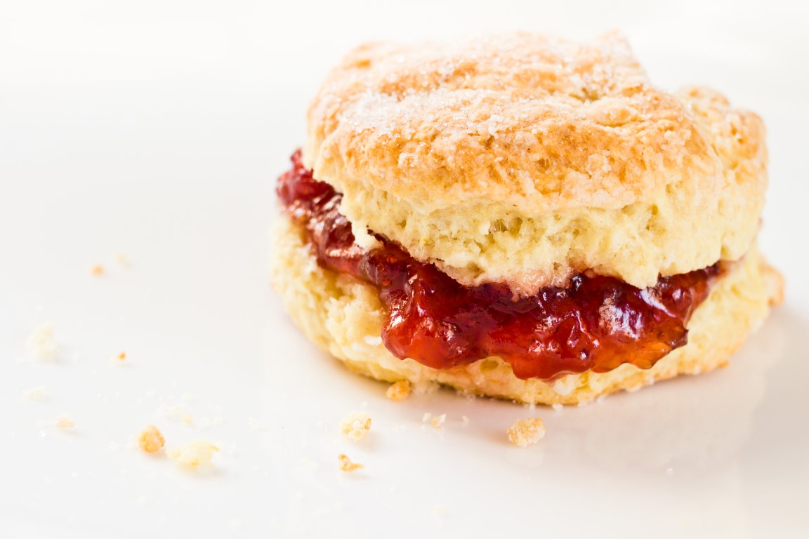 Lemon Scone with Jam 6849605425 Moyen