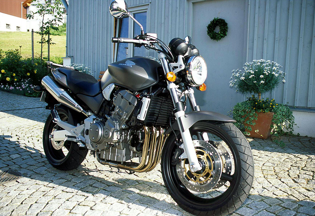 1200px Honda Hornet 900 4